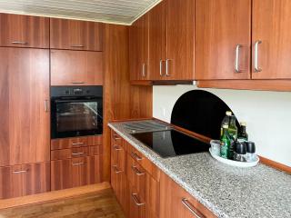 70S Holiday Home With Views Over The Sea - 5