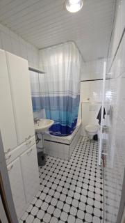 Gemütliche Altbauwohnungen mit Einzelzimmern und Parkplatz direkt am Haus! - Bochum - 1