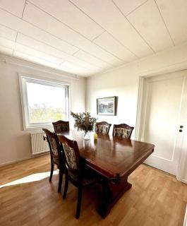 Workers Villa - 10 BR - 4 Bath - Volvo - 4