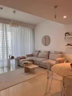 Awesome 1 Bedroom in 17 Icon Bay, Pool & Gym - 8