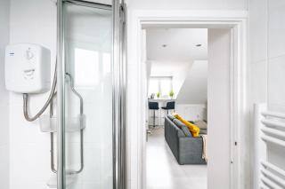 Swift Host - Elm Studio - Sleeps 2 - Parking - Central - 3