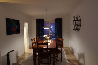 The Urban Escape Walk to Train, Bus & City Center - 8