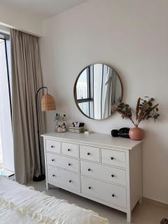 Awesome 1 Bedroom in 17 Icon Bay, Pool & Gym - 2