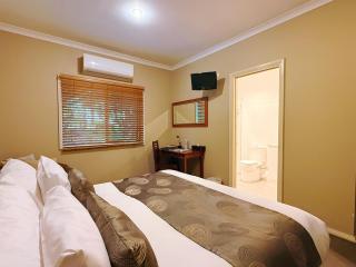 Deluxe Villa - Circa 1860s Homestead - 5