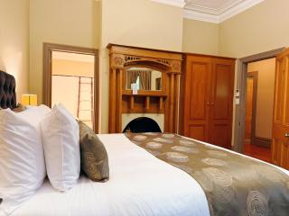 Deluxe Villa - Circa 1860s Homestead - 4