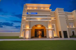 FabHotel Royal Mapple - 9