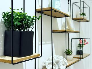 Abstract Escape! Stylish Apartment, Free Parking, 5 Minutes from Beach - 1