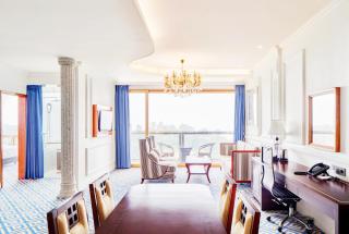 GoldOne Hotel & Suites - 9