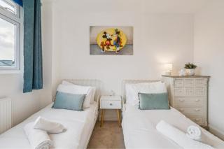 4-Bedroom Family Home in the Heart of Windsor - 3