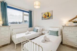 4-Bedroom Family Home in the Heart of Windsor - 2