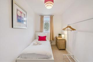 4-Bedroom Family Home in the Heart of Windsor - 4