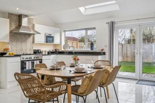 4-Bedroom Family Home in the Heart of Windsor - 9