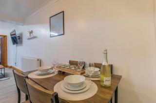 6 beds, 3 bedroom apartment in the centre of Southampton with free parking - 5