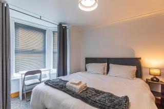 6 beds, 3 bedroom apartment in the centre of Southampton with free parking - 4