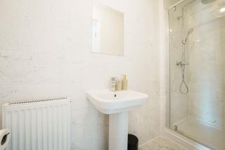 Beautiful Large House in Armley Leeds - 4