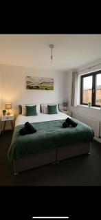 Homely Milton Keynes Stay! - 8