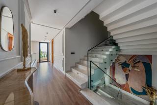 Villa Kniza Luxury Stay, Courtyard, Pool and View - 1