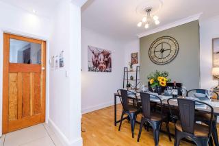 Spacious 3 Bed Home in Great Location by 53 Degrees Property - Ideal for Business with Parking - 7