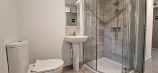 Refurbed 4BDR Home on Dock Road Near City Centre - 3