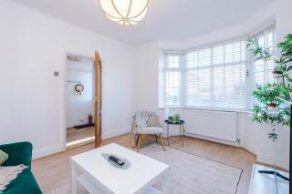 Free Park Stunning 3Bedroom Home In Manchester - 8