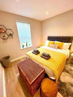 Brand New Apt -Coastal Breeze 1-bedroom apartment in Bournemouth with free parking- sleeps 4 ppl- internet - 5