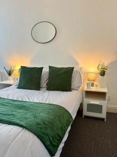 Modern & Spacious 2-bed flat - Central Cardiff - Fast Wifi - Long & Short Stay - 0