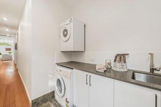 Coolum Beach Yaroomba Beach House - 9