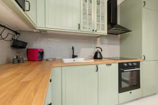 Stylish Pastel Apartment with Parking and Balcony by Noclegi Renters - 7