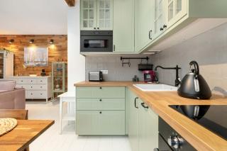 Stylish Pastel Apartment with Parking and Balcony by Noclegi Renters - 2