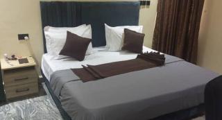 Deroche Apartment - 1