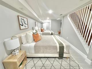 Dream Home close to the City w 3baths - 6