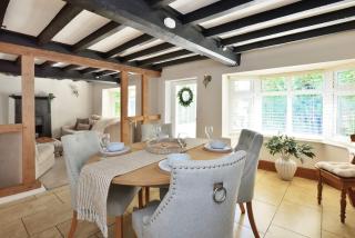 CottageSmart TV Playstation Dewsall Court 8mins - 1