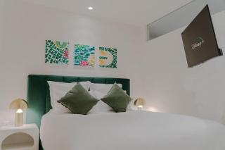 Emerald Suite - City View Hot Tub & Free Parking - 0