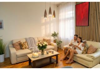 Designer Stay - City Views in the Heart of Town - 0