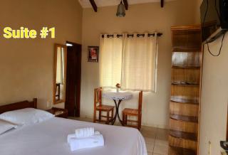 Hostal Landivar - A media cuadra de la plaza - 1