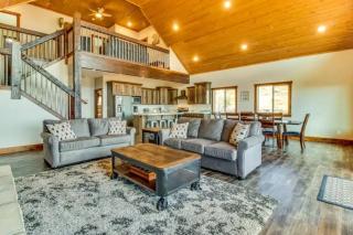 Lazy Bear Lodge with Private Hot tub - 9