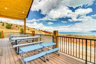 Lazy Bear Lodge with Private Hot tub - 4