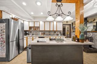 Sasquatch Sanctuary | Hot tub - 5