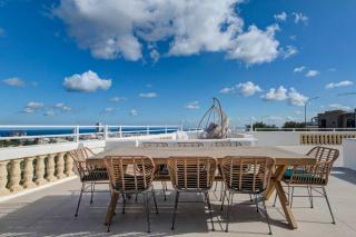 Villa Amora City Sky Line Views and Billiards Room by Haven and Keys Malta - 8