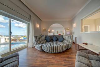 Villa Amora City Sky Line Views and Billiards Room by Haven and Keys Malta - 5
