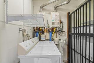 Hawaiian Style Beachfront on Beach Road - 8