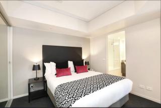 Modern 1BR in Melbourne Arts Precinct - 6