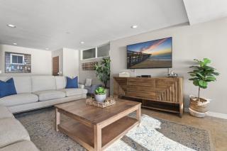 Hawaiian Style Beachfront on Beach Road - 3