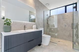 Modern Family Retreat, Pizza Oven, BBQ, Sleeps 6 - 6