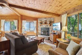 The Dells Lakeside Dream - A Waterfront Property - 9