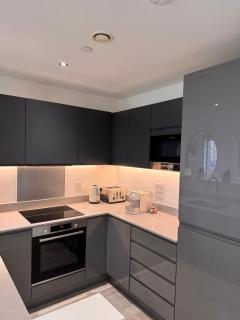 Host My Nest - 2-Bed Flat - Balcony Views - 3