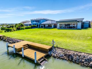 The Pavilion on Wentworth - A Tranquil Lagoon Escape - 5