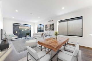 Chic New BBQ Bright 4R Aircon WiFi Laundry Parking - 8