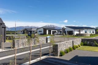 The Racecourse Retreat - 7