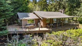 Eagles Watch by AvantStay Large Deck w Views - 0